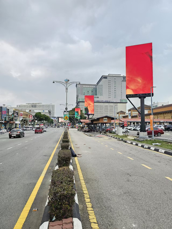 outdoor roadside LED billboard 
